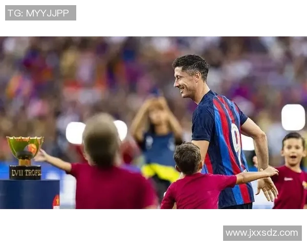 莱万：从绿茵场上的传奇到全球足球明星的崛起之路